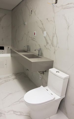 Casa de condomínio à venda com 209m², 3 quartos e 2 vagas Casa de condomínio à venda com 209m², 3 quartos e 2 vagasBanheiro da Suíte 1