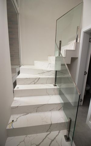 Casa de condomínio à venda com 209m², 3 quartos e 2 vagas Casa de condomínio à venda com 209m², 3 quartos e 2 vagasEscada