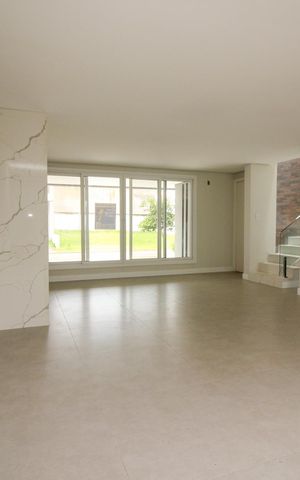 Casa de condomínio à venda com 209m², 3 quartos e 2 vagas Casa de condomínio à venda com 209m², 3 quartos e 2 vagasSala