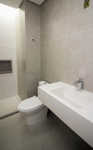 Casa de condomínio à venda com 209m², 3 quartos e 2 vagas Casa de condomínio à venda com 209m², 3 quartos e 2 vagasBanheiro da Suíte 2