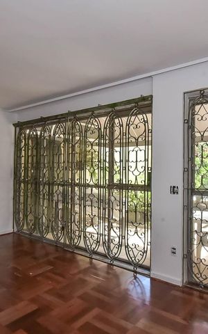 Casa à venda com 300m², 4 quartos e 5 vagas Casa à venda com 300m², 4 quartos e 5 vagasVista Sala