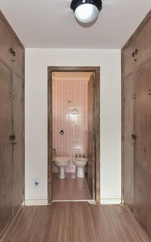 Casa à venda com 300m², 4 quartos e 5 vagas Casa à venda com 300m², 4 quartos e 5 vagasSuíte