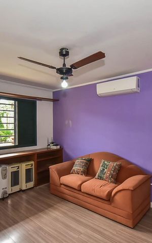 Casa à venda com 300m², 4 quartos e 5 vagas Casa à venda com 300m², 4 quartos e 5 vagasSuíte