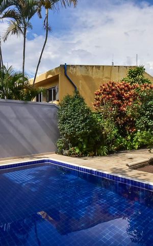 Casa à venda com 300m², 4 quartos e 5 vagas Casa à venda com 300m², 4 quartos e 5 vagasPiscina