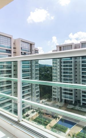 Apartamento à venda com 202m², 3 quartos e 4 vagas Apartamento à venda com 202m², 3 quartos e 4 vagasVaranda