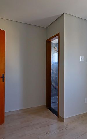 Casa à venda com 100m², 2 quartos e 2 vagasSuíte