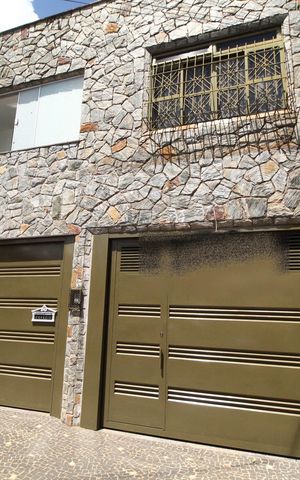 Casa para alugar com 290m², 4 quartos e 2 vagasFachada
