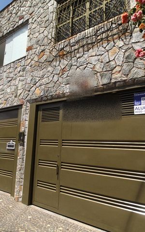 Casa para alugar com 290m², 4 quartos e 2 vagasFachada