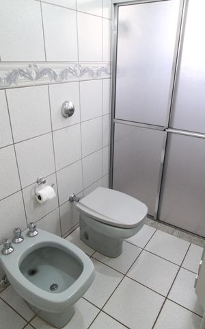Casa para alugar com 290m², 4 quartos e 2 vagasBanheiro da Suíte
