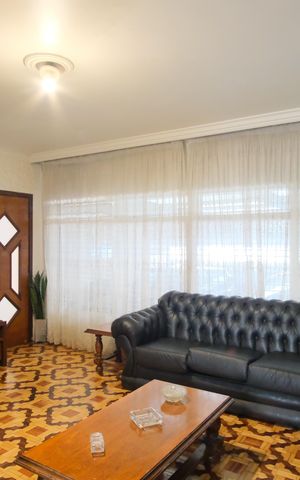 Casa à venda com 255m², 4 quartos e 2 vagasSala