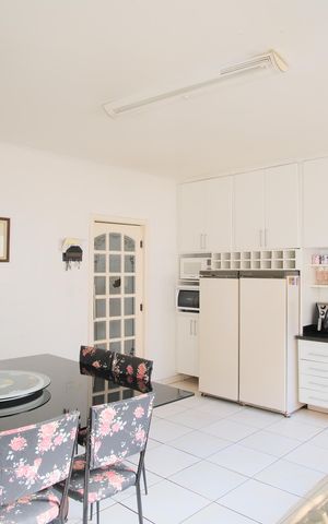 Casa à venda com 255m², 4 quartos e 2 vagasCozinha