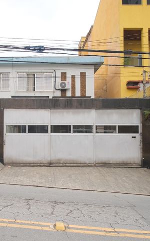 Casa à venda com 255m², 4 quartos e 2 vagasFachada