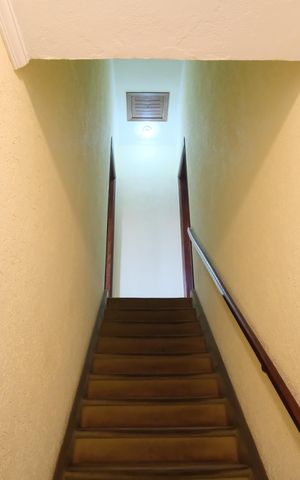 Casa à venda com 160m², 3 quartos e 1 vagaEscada