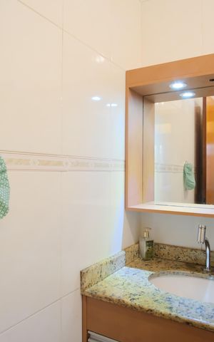 Casa à venda com 160m², 3 quartos e 1 vagaBanheiro