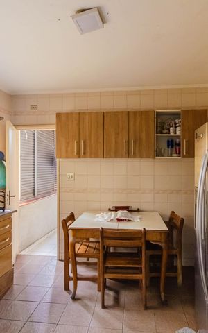 Casa à venda com 250m², 2 quartos e 1 vaga Casa à venda com 250m², 2 quartos e 1 vagaCozinha