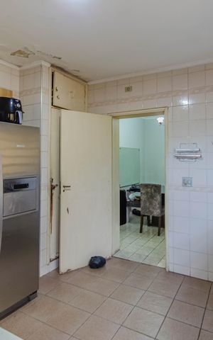 Casa à venda com 250m², 2 quartos e 1 vaga Casa à venda com 250m², 2 quartos e 1 vagaCozinha