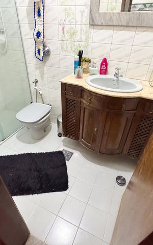 Apartamento à venda com 250m², 4 quartos e 2 vagas Apartamento à venda com 250m², 4 quartos e 2 vagasBanheiro da Suíte 2