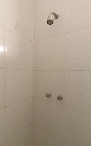 Apartamento à venda com 70m², 2 quartos e sem vaga Apartamento à venda com 70m², 2 quartos e sem vagaBanheiro da suíte