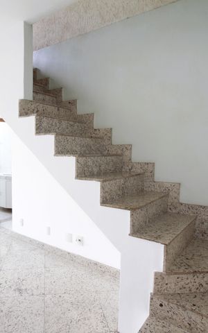 Apartamento à venda com 151m², 4 quartos e 2 vagasEscada para cobertura