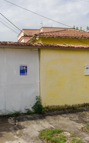 Casa à venda com 245m², 3 quartos e 3 vagas Casa à venda com 245m², 3 quartos e 3 vagasFachada