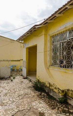 Casa à venda com 245m², 3 quartos e 3 vagas Casa à venda com 245m², 3 quartos e 3 vagasVaranda da frente