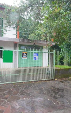 Casa à venda com 130m², 2 quartos e 3 vagasFachada + Placa