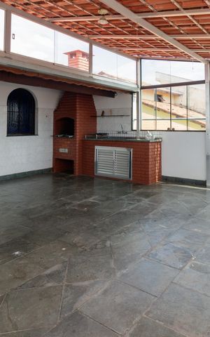 Casa à venda com 250m², 5 quartos e 4 vagas Casa à venda com 250m², 5 quartos e 4 vagasChurrasqueira e Salão de Festas