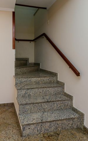 Casa à venda com 250m², 5 quartos e 4 vagas Casa à venda com 250m², 5 quartos e 4 vagasSala