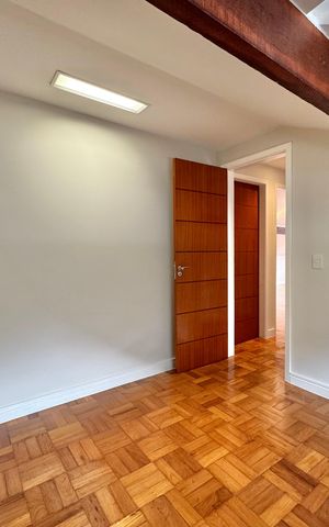 Casa à venda com 300m², 5 quartos e 2 vagas Casa à venda com 300m², 5 quartos e 2 vagasQuarto