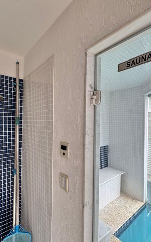 Casa à venda com 300m², 5 quartos e 2 vagas Casa à venda com 300m², 5 quartos e 2 vagasÁrea Comum