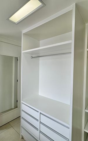 Casa à venda com 300m², 5 quartos e 2 vagas Casa à venda com 300m², 5 quartos e 2 vagasCloset da suíte 1