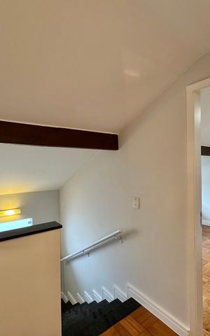 Casa à venda com 300m², 5 quartos e 2 vagas Casa à venda com 300m², 5 quartos e 2 vagasSótão - Corredor
