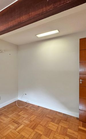 Casa à venda com 300m², 5 quartos e 2 vagas Casa à venda com 300m², 5 quartos e 2 vagasSótão - Quarto