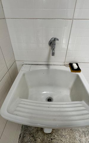 Casa à venda com 300m², 5 quartos e 2 vagas Casa à venda com 300m², 5 quartos e 2 vagasÁrea de Serviço