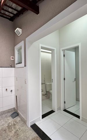 Casa à venda com 300m², 5 quartos e 2 vagas Casa à venda com 300m², 5 quartos e 2 vagasÁrea de Serviço