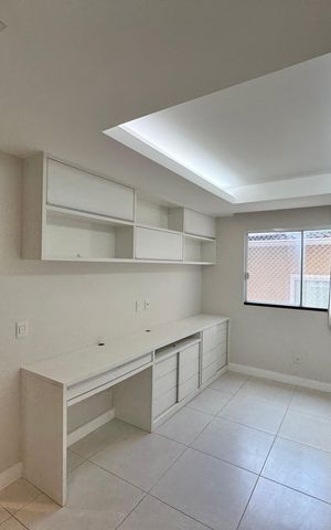 Casa à venda com 300m², 5 quartos e 2 vagas Casa à venda com 300m², 5 quartos e 2 vagasSuíte 2