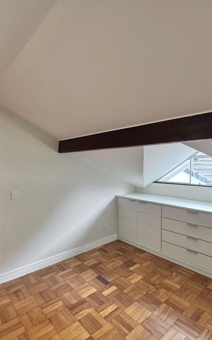 Casa à venda com 300m², 5 quartos e 2 vagas Casa à venda com 300m², 5 quartos e 2 vagas Quarto