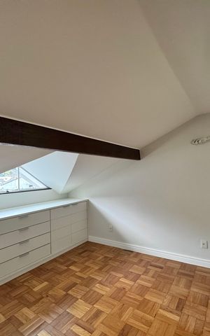 Casa à venda com 300m², 5 quartos e 2 vagas Casa à venda com 300m², 5 quartos e 2 vagasQuarto