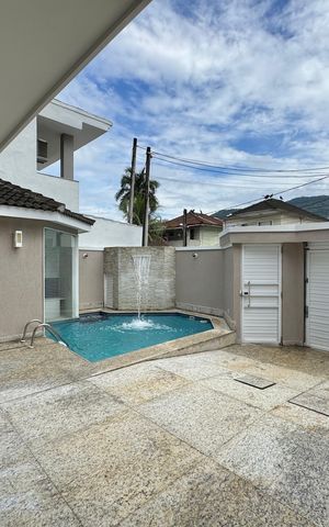 Casa à venda com 300m², 5 quartos e 2 vagas Casa à venda com 300m², 5 quartos e 2 vagasÁrea Comum