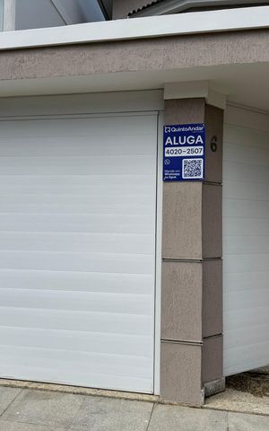 Casa à venda com 300m², 5 quartos e 2 vagas Casa à venda com 300m², 5 quartos e 2 vagasFachada e Placa