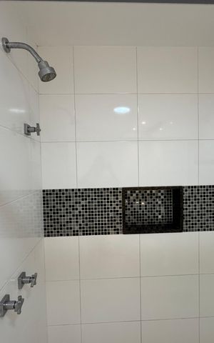 Casa à venda com 300m², 5 quartos e 2 vagas Casa à venda com 300m², 5 quartos e 2 vagasBanheiro da Suíte 2