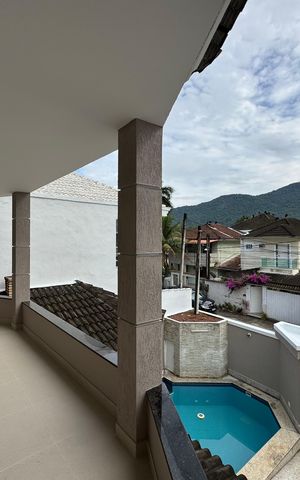 Casa à venda com 300m², 5 quartos e 2 vagas Casa à venda com 300m², 5 quartos e 2 vagasVaranda da Suíte 1