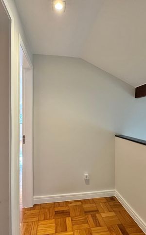 Casa à venda com 300m², 5 quartos e 2 vagas Casa à venda com 300m², 5 quartos e 2 vagasSótão - Corredor