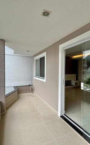 Casa à venda com 300m², 5 quartos e 2 vagas Casa à venda com 300m², 5 quartos e 2 vagasVaranda da Suíte 1