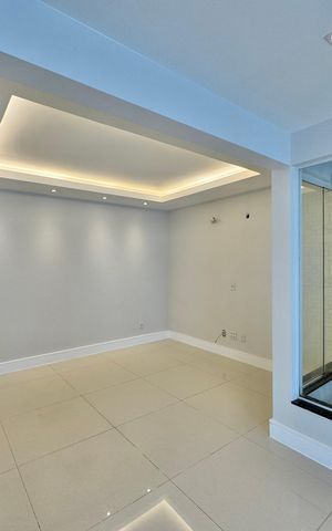 Casa à venda com 300m², 5 quartos e 2 vagas Casa à venda com 300m², 5 quartos e 2 vagasSala