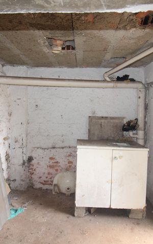 Casa à venda com 300m², 2 quartos e sem vagaÁrea de Serviço