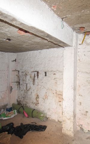 Casa à venda com 300m², 2 quartos e sem vagaÁrea de Serviço