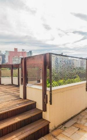 Apartamento à venda com 289m², 3 quartos e 2 vagas Apartamento à venda com 289m², 3 quartos e 2 vagasDeck