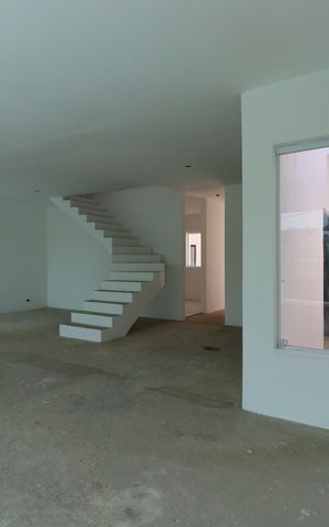 Casa à venda com 258m², 4 quartos e 4 vagasSala
