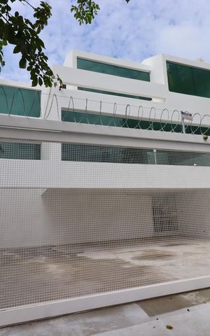 Casa à venda com 258m², 4 quartos e 4 vagasFachada